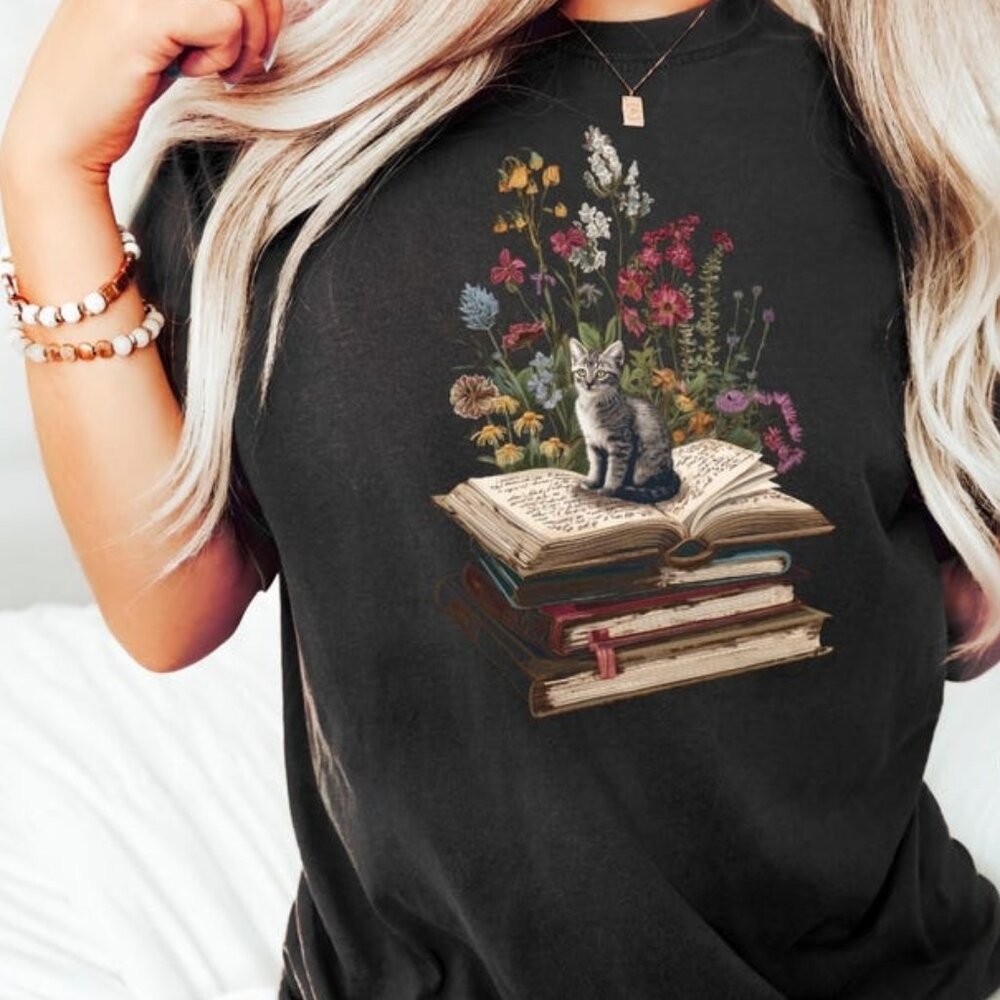 Wildflower Victorian Cat T-Shirt | Bookish Botanical Tee